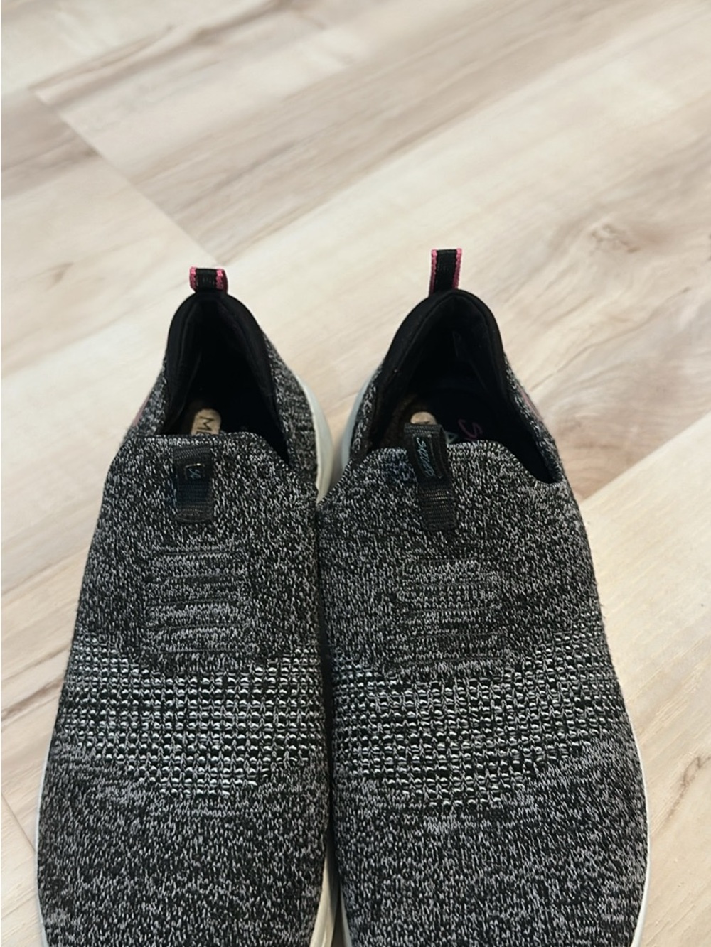 Women’s Slip-On Knit Sneakers - Black/Grey